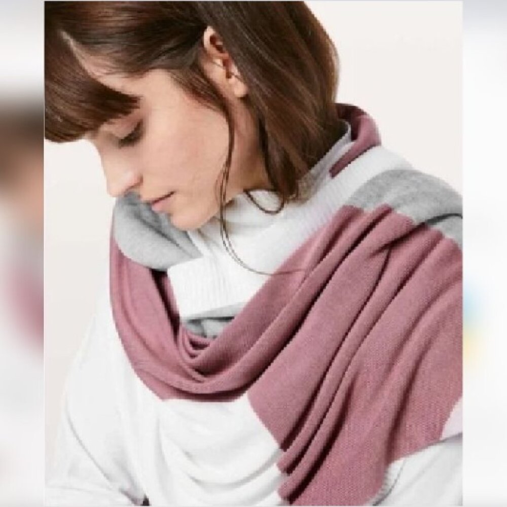LULULEMON Hatha Wrap Quicksand, Misty Pink, Silver Fox, and Alpine White - Picture 3 of 9